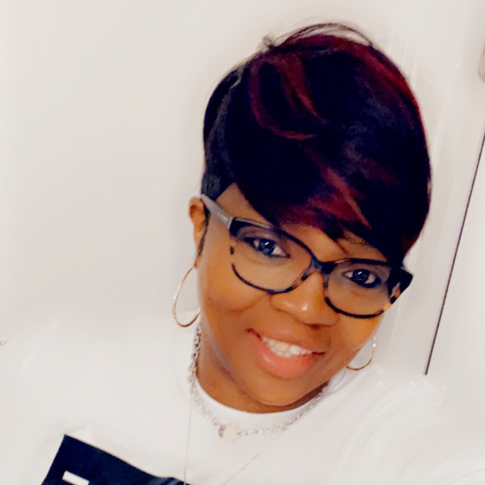 Meet your Posher, April